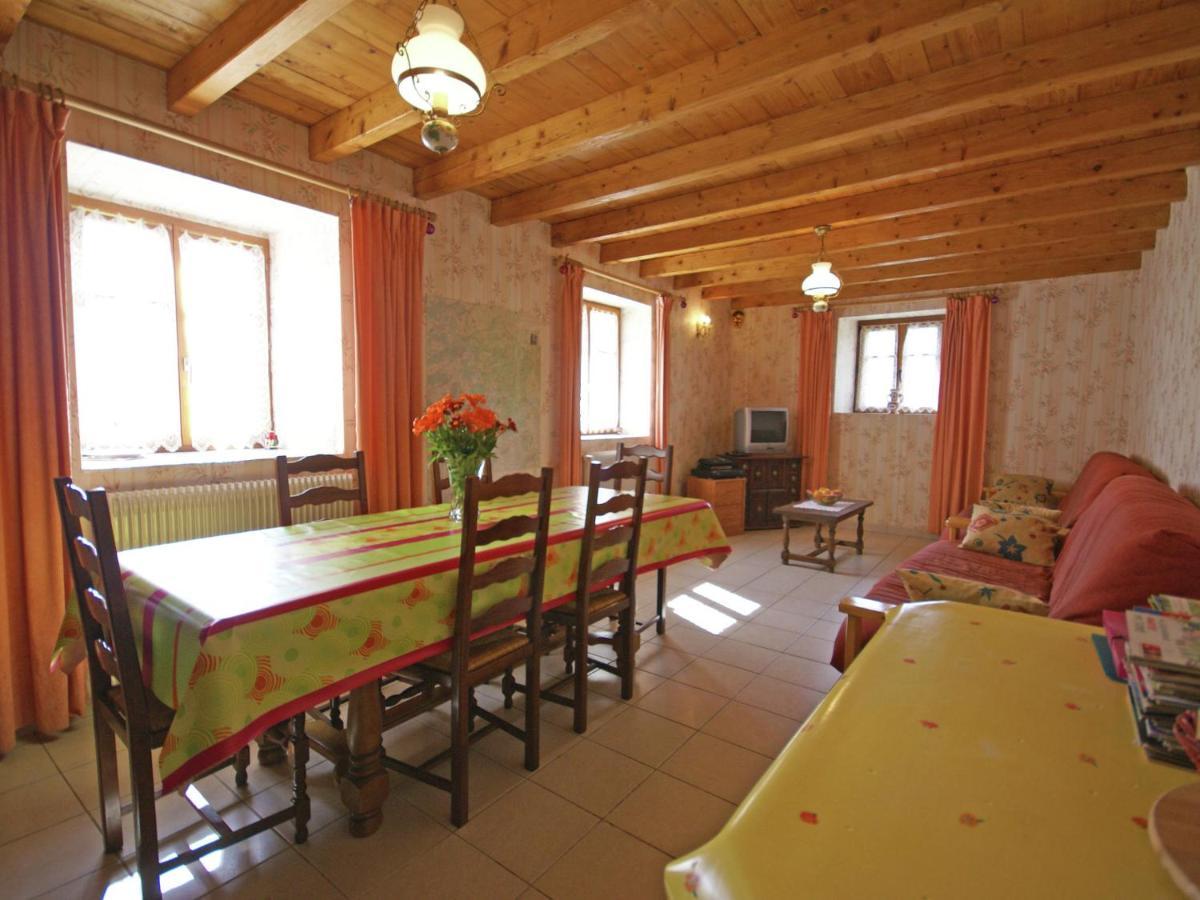 Spacious Holiday Home Near The Forest Esmoulieres Luaran gambar
