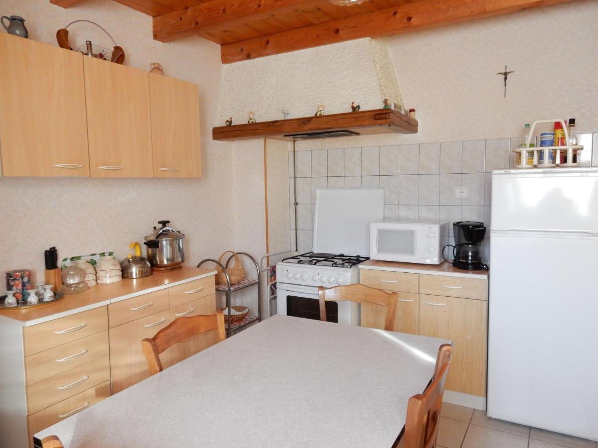 Spacious Holiday Home Near The Forest Esmoulieres Bilik gambar