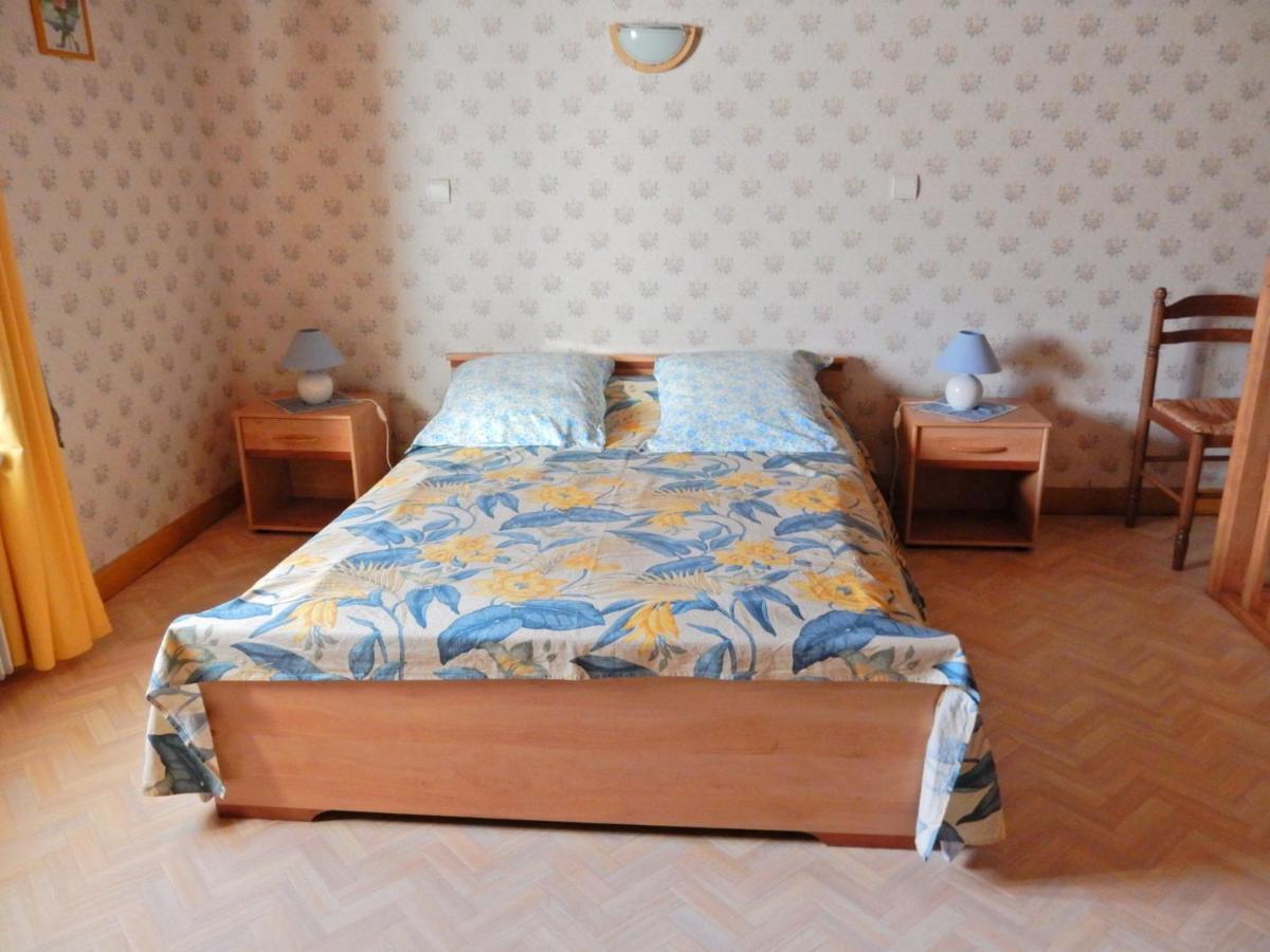 Spacious Holiday Home Near The Forest Esmoulieres Bilik gambar